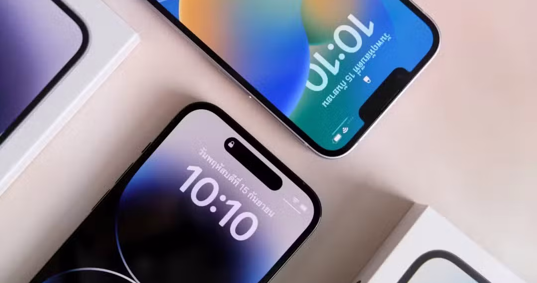 iPhone Lock Screen Clock Customization